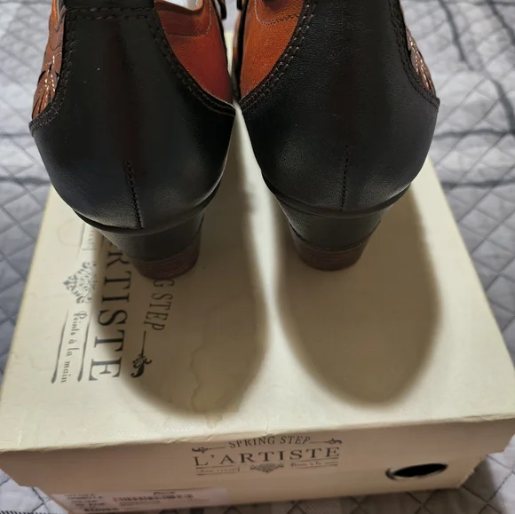 L'ATISTE Brown and Black Women's Loafers - Picture 3 of 7